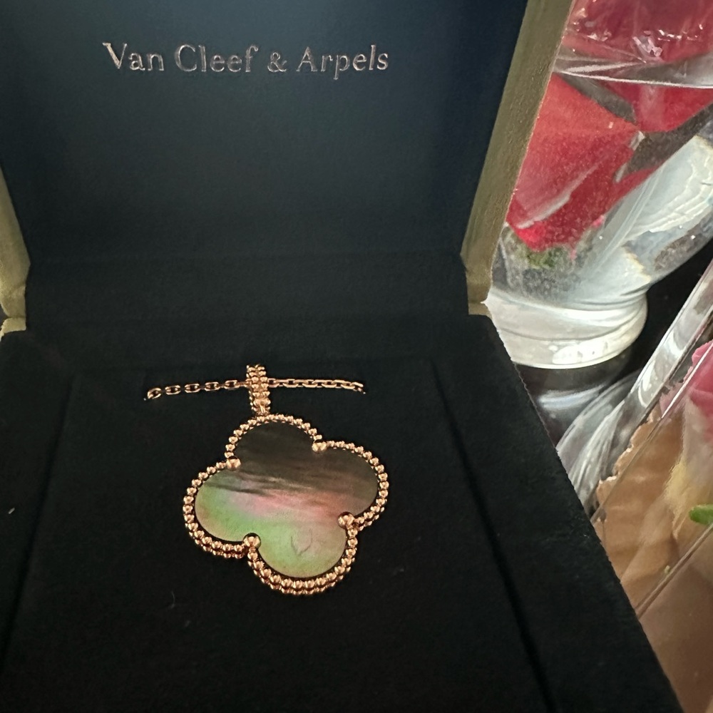 18k authentic Van Cleef and Arpels Magic grey mother of pearl necklace